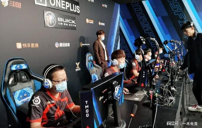 素的交织使 素的交织使